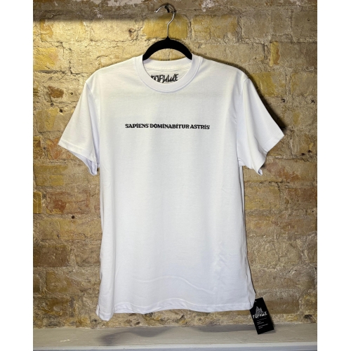 Футболка «Sapiens dominabitur astris» 